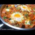 Receta de berenjenas con tomate y huevo