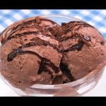 Receta de helado con chocolate por dentro